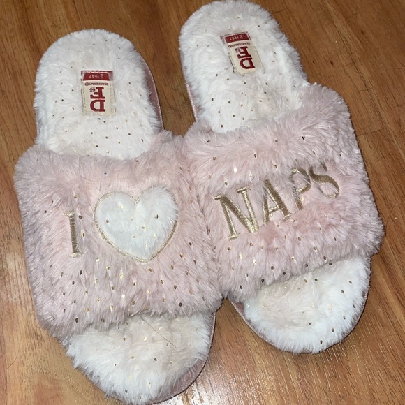 Fuzzy slippers - Picture 2 of 4